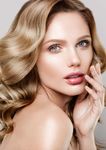 CAT&Aacute;LOGO ENERO 2022 F&oacute;rmula que act&uacute;a a nivel molecular para revitalizar y regenerar el cabello seco y deteriorado.